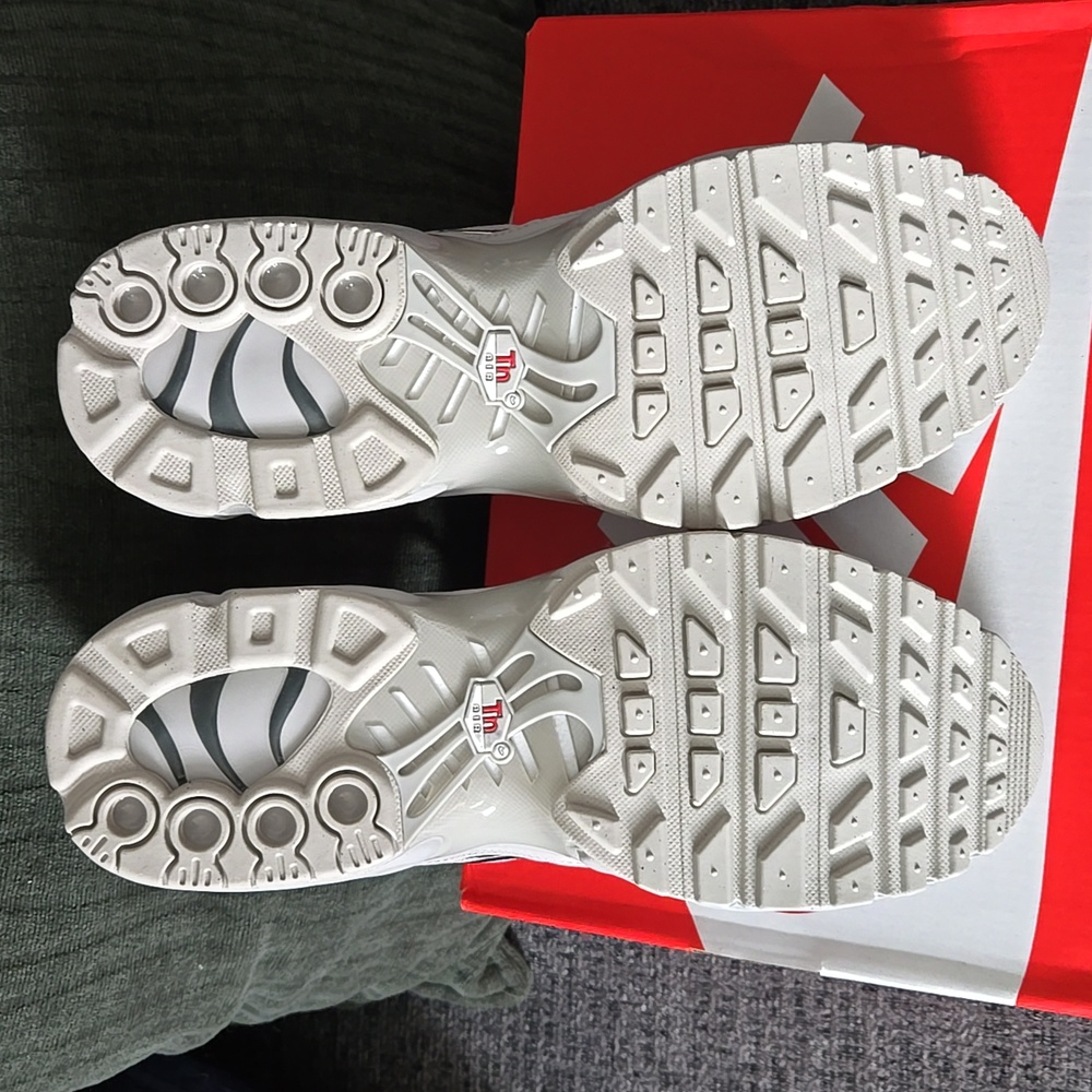 New Nike Air Max Plus - Picture 4 of 7
